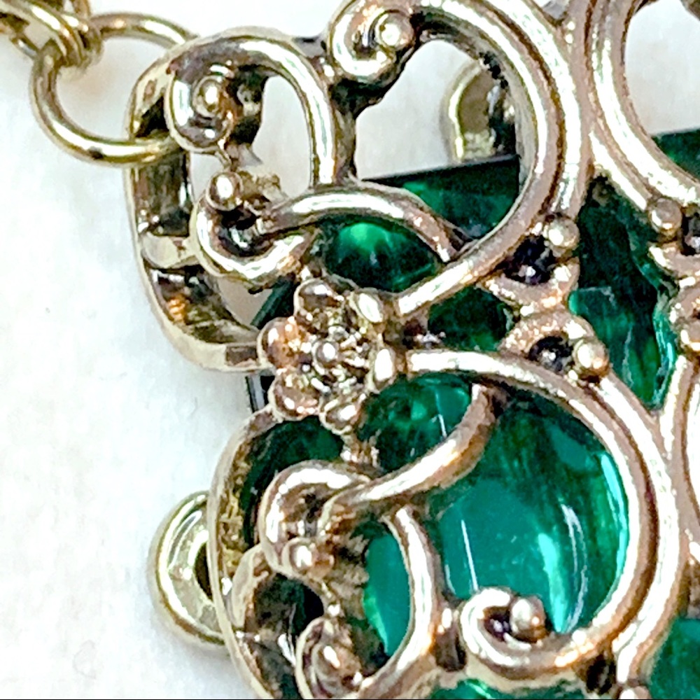 Elegant Vintage Look Green Resin Pendant Double Chain Necklace - Picture 5 of 12